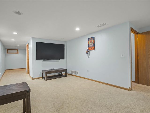 855 Bayfield Drive, Rockton, IL 61072