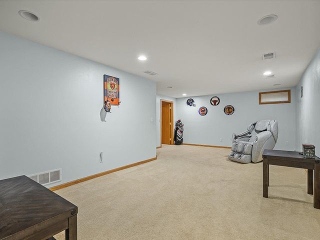 855 Bayfield Drive, Rockton, IL 61072