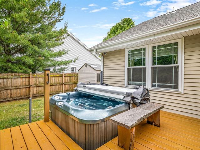 855 Bayfield Drive, Rockton, IL 61072