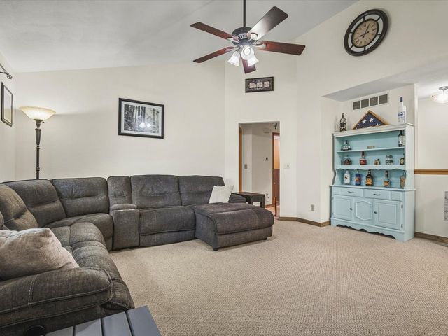 855 Bayfield Drive, Rockton, IL 61072