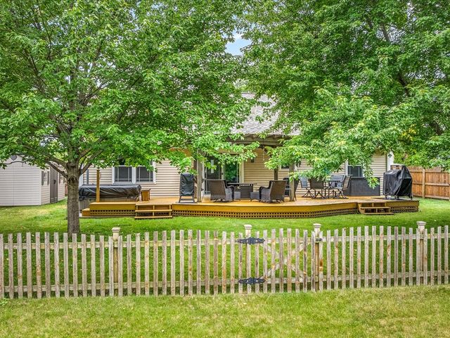 855 Bayfield Drive, Rockton, IL 61072