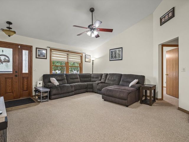 855 Bayfield Drive, Rockton, IL 61072