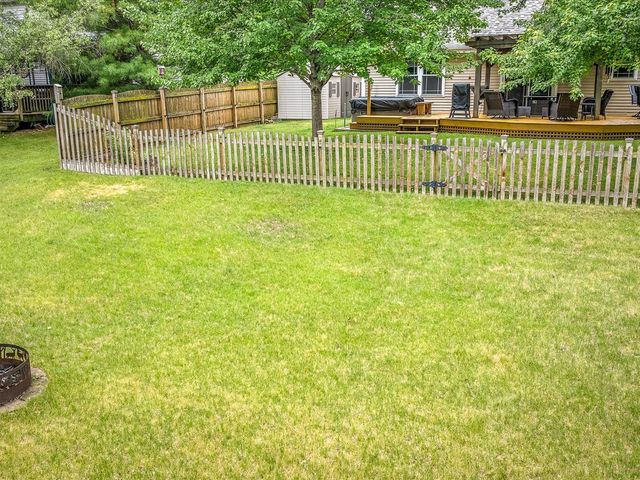 855 Bayfield Drive, Rockton, IL 61072