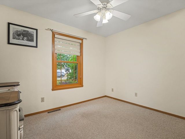 855 Bayfield Drive, Rockton, IL 61072