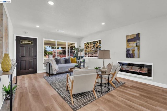 4708 Portola Dr, Fremont, CA 94536