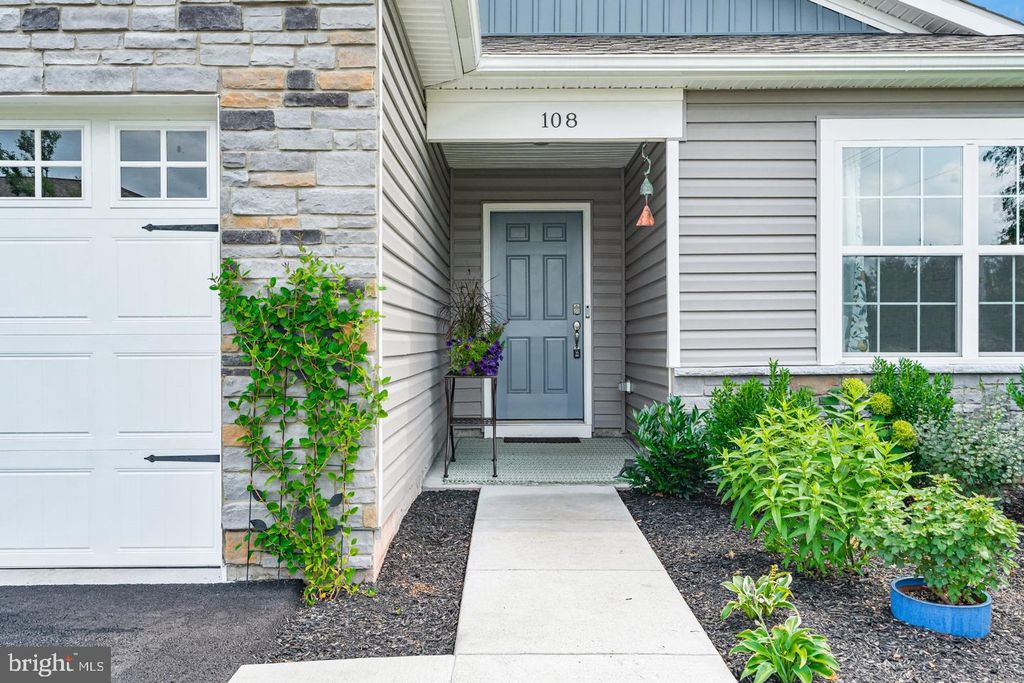 108 PETAL DR, POTTSTOWN, PA 19464 — photo 3