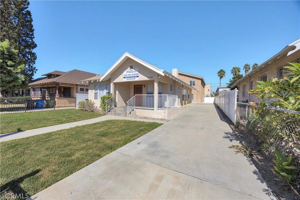1241 W 37th Drive, Los Angeles, CA 90007 — exterior