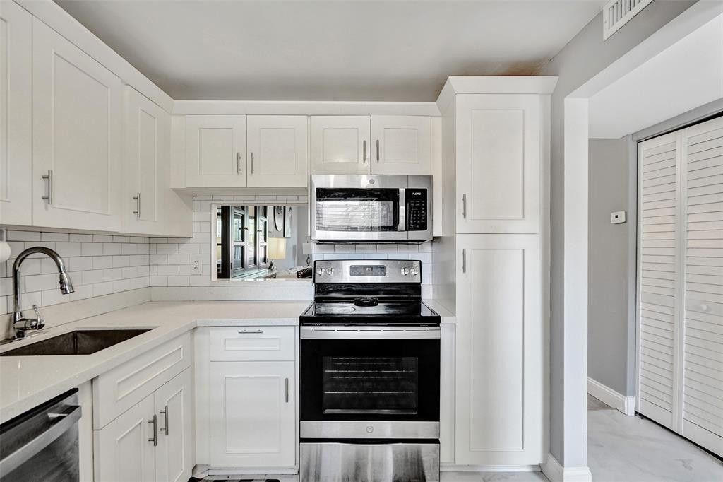 3050 Holiday Springs Boulevard 210, Margate, FL 33063