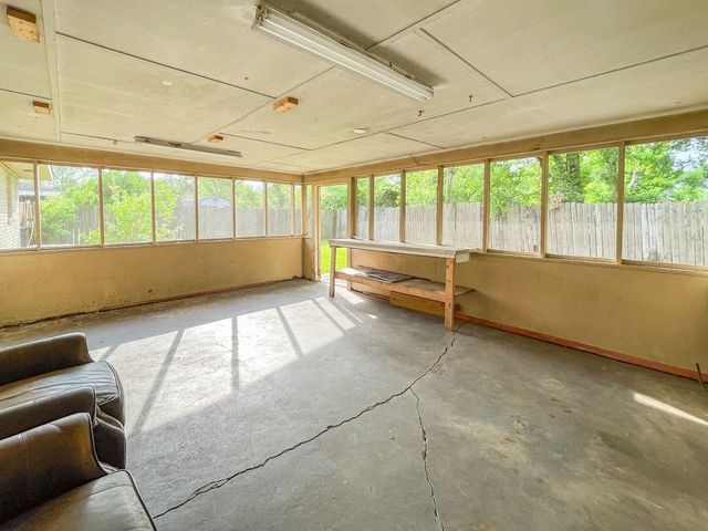 212 Fairlane Dr, Gray, LA 70359