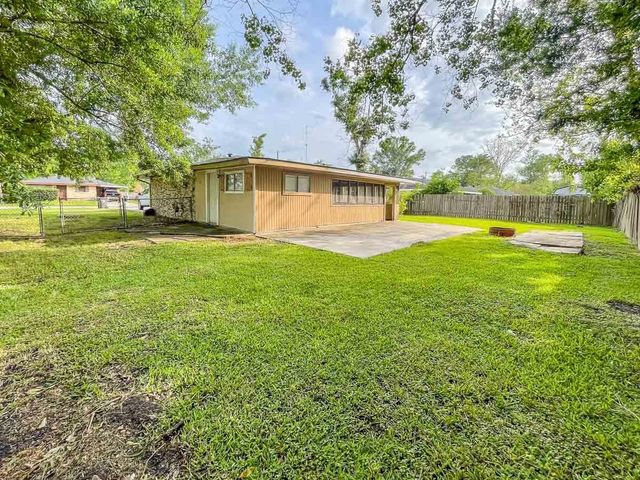 212 Fairlane Dr, Gray, LA 70359