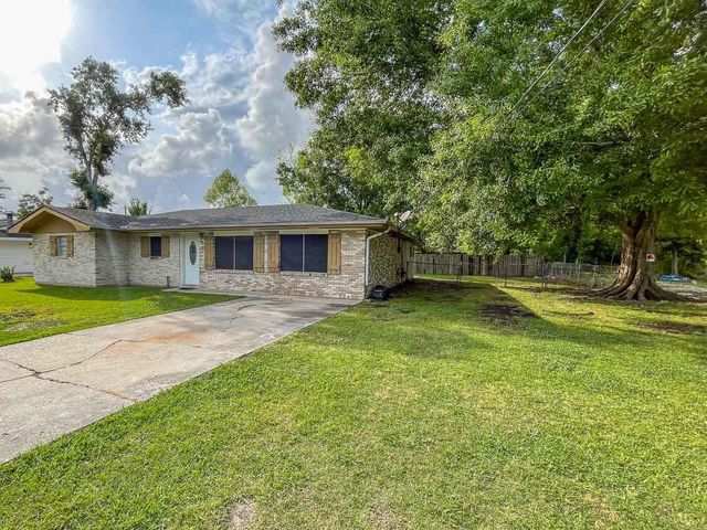 212 Fairlane Dr, Gray, LA 70359