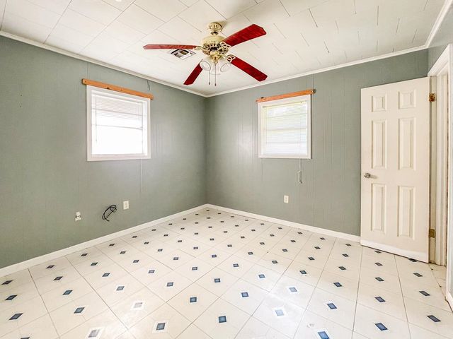 212 Fairlane Dr, Gray, LA 70359