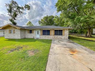 212 Fairlane Dr, Gray, LA 70359