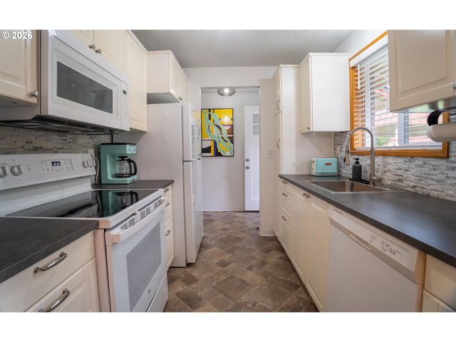 2112 Se 148TH Pl, Portland, OR 97233