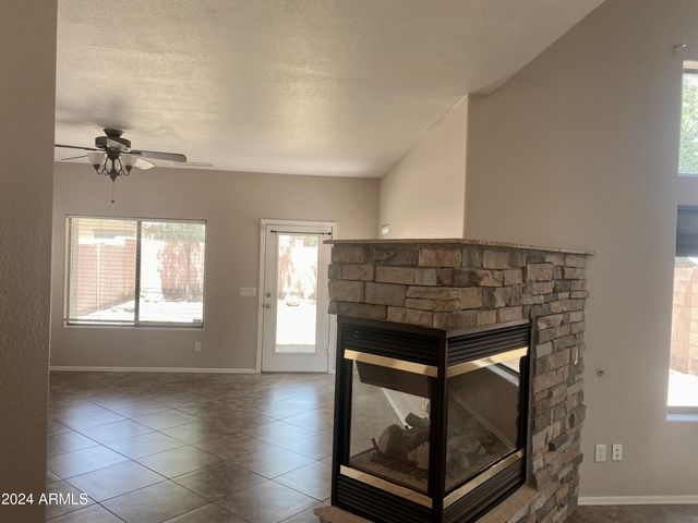 4008 E IRONHORSE Road, Gilbert, AZ 85297