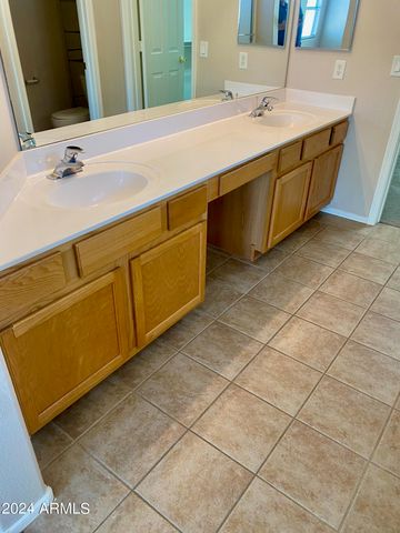 4008 E IRONHORSE Road, Gilbert, AZ 85297