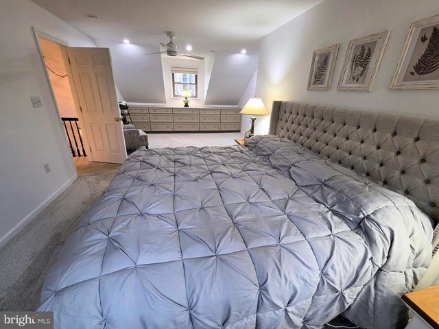 121 ANGELA DR, New Holland, PA 17557