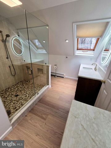 121 ANGELA DR, New Holland, PA 17557