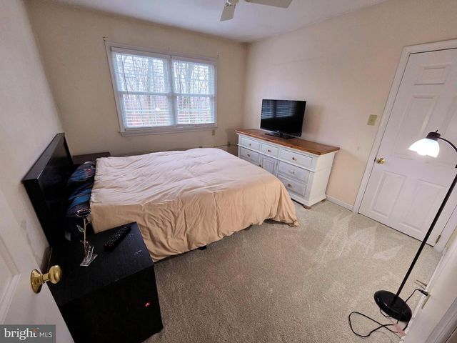 121 ANGELA DR, New Holland, PA 17557