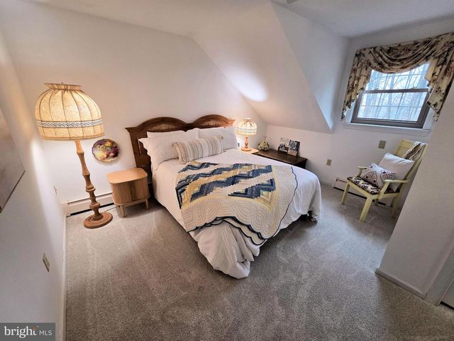 121 ANGELA DR, New Holland, PA 17557