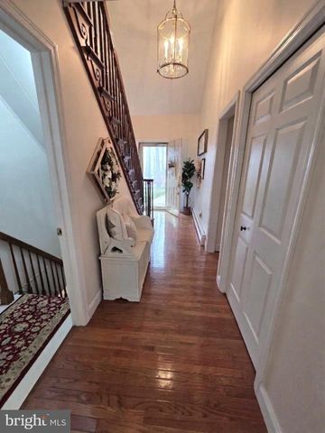 121 ANGELA DR, New Holland, PA 17557