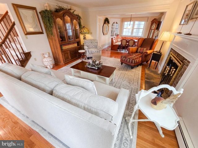 121 ANGELA DR, New Holland, PA 17557