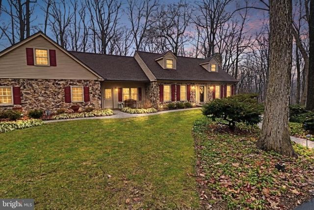 121 ANGELA DR, New Holland, PA 17557