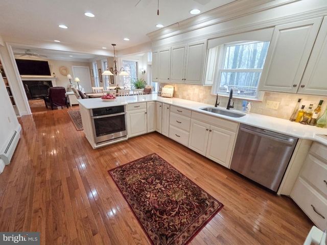 121 ANGELA DR, New Holland, PA 17557