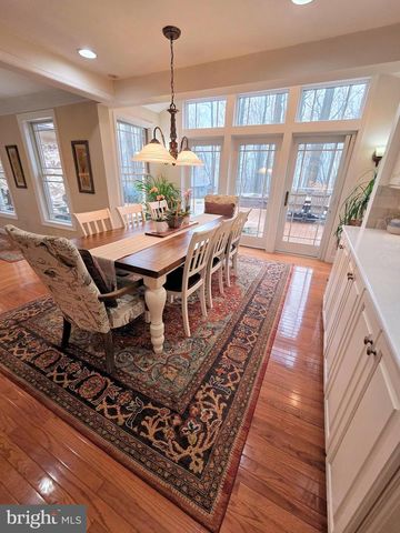 121 ANGELA DR, New Holland, PA 17557