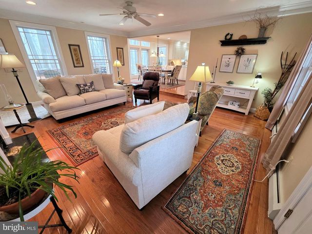 121 ANGELA DR, New Holland, PA 17557