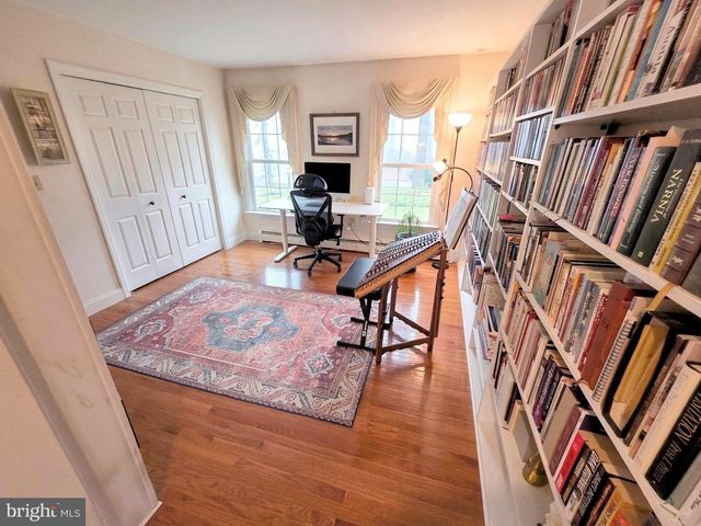 121 ANGELA DR, New Holland, PA 17557