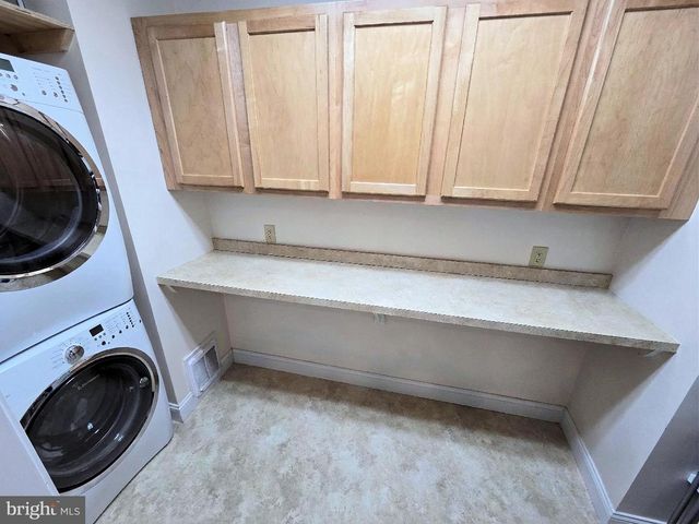 121 ANGELA DR, New Holland, PA 17557