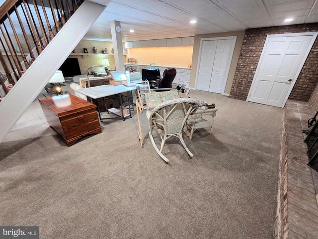 121 ANGELA DR, New Holland, PA 17557