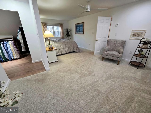 121 ANGELA DR, New Holland, PA 17557