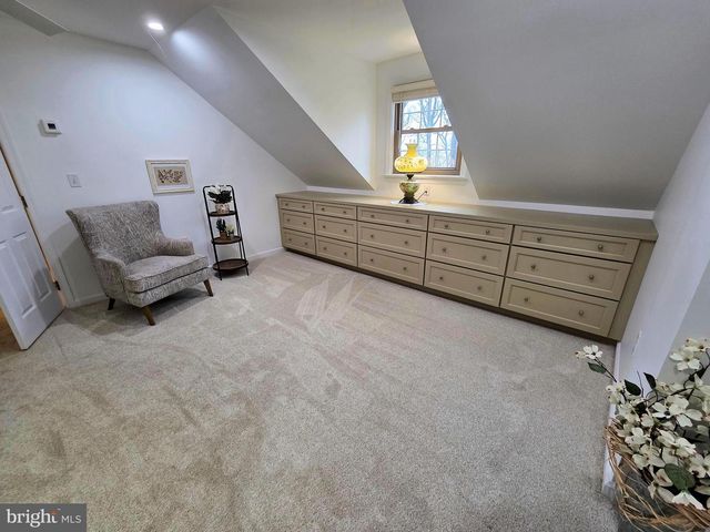 121 ANGELA DR, New Holland, PA 17557