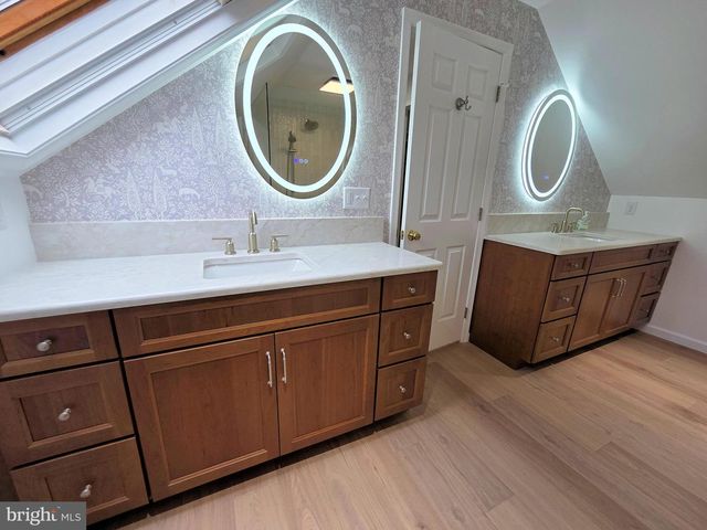 121 ANGELA DR, New Holland, PA 17557