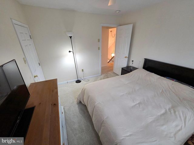 121 ANGELA DR, New Holland, PA 17557