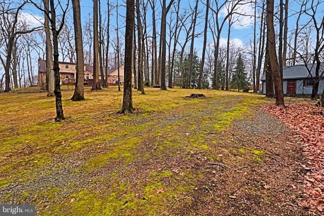 121 ANGELA DR, New Holland, PA 17557