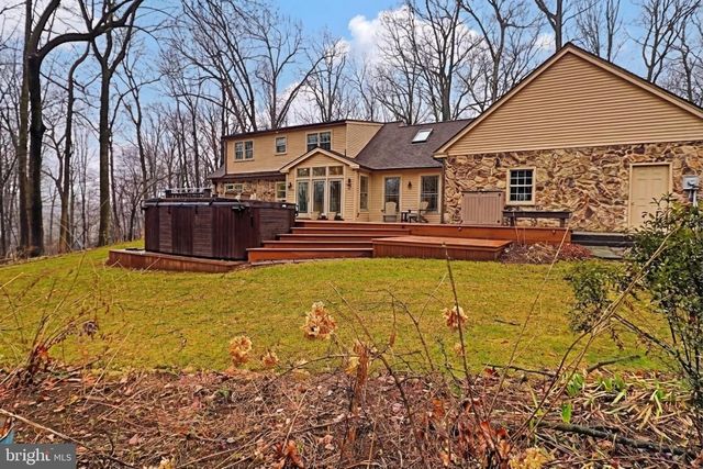 121 ANGELA DR, New Holland, PA 17557