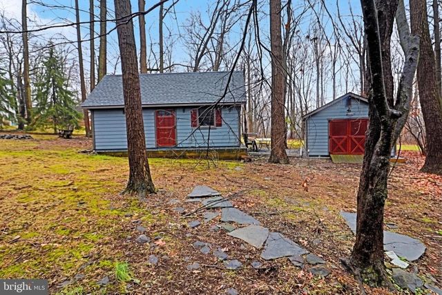 121 ANGELA DR, New Holland, PA 17557