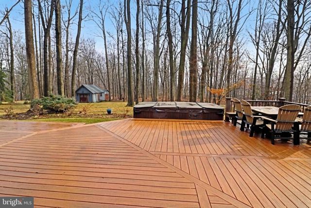 121 ANGELA DR, New Holland, PA 17557