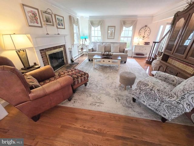 121 ANGELA DR, New Holland, PA 17557