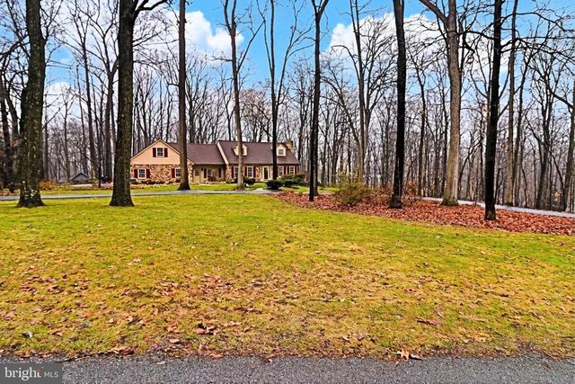 121 ANGELA DR, New Holland, PA 17557