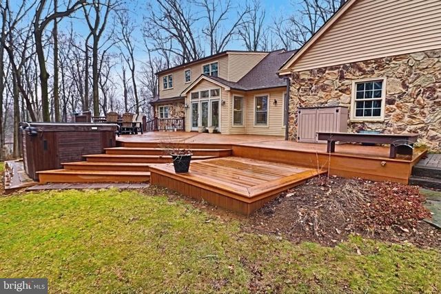 121 ANGELA DR, New Holland, PA 17557