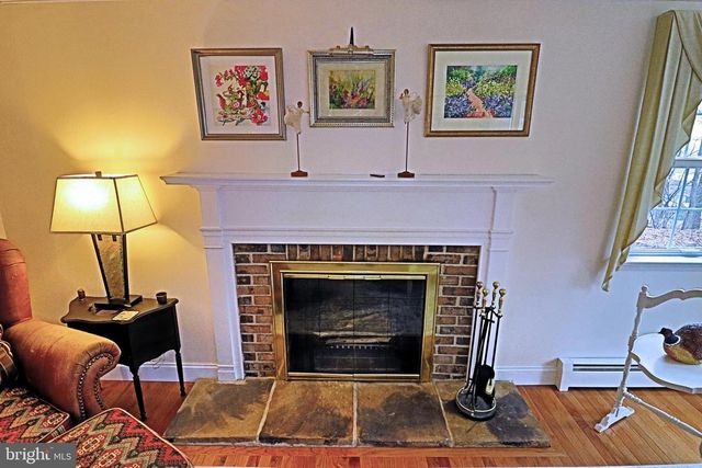 121 ANGELA DR, New Holland, PA 17557