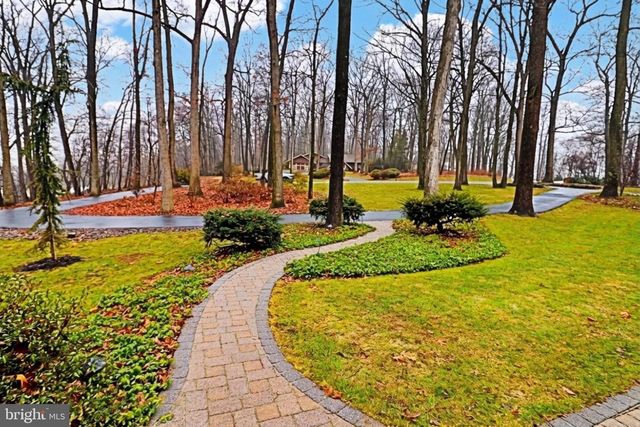 121 ANGELA DR, New Holland, PA 17557