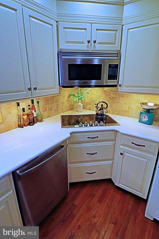 121 ANGELA DR, New Holland, PA 17557