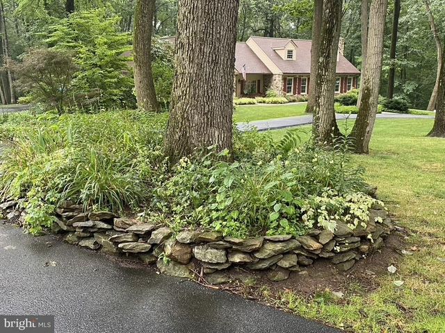 121 ANGELA DR, New Holland, PA 17557