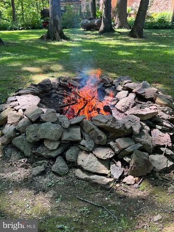 121 ANGELA DR, New Holland, PA 17557