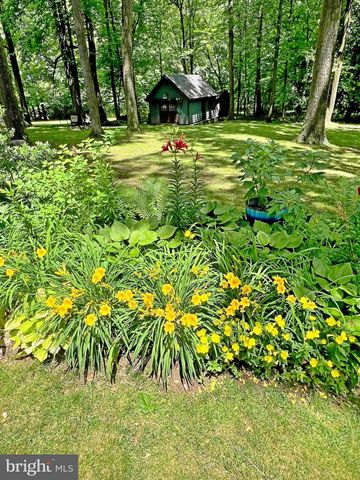 121 ANGELA DR, New Holland, PA 17557